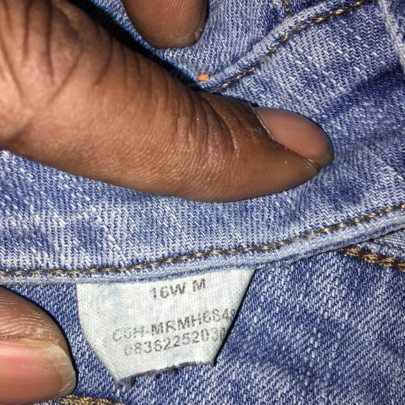 Women’s Capris - Picture 3 of 4